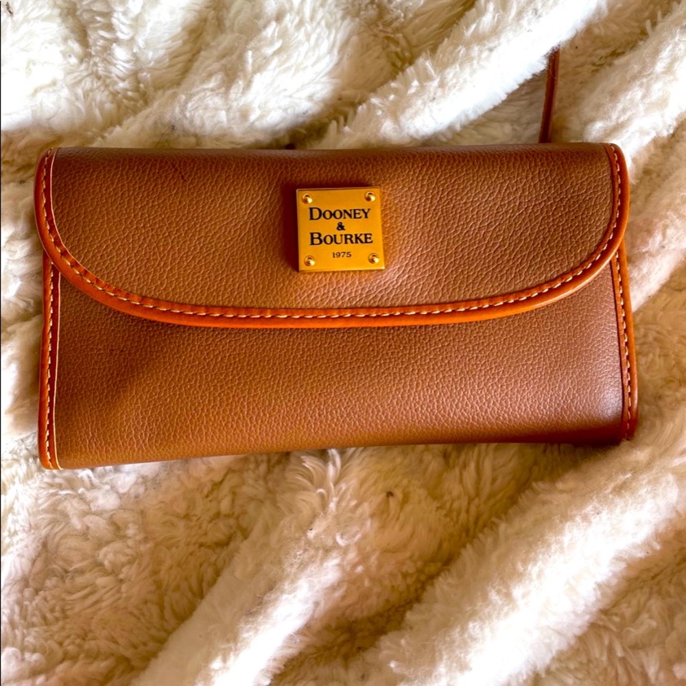 Dooney & Bourke wallet